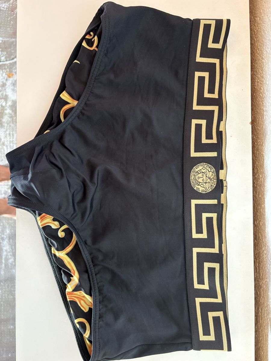 Versace Costumi da bagno: Maillot de bain Versace noir et or taille M – Usato da Villeneuve VD venduto da Edi_h