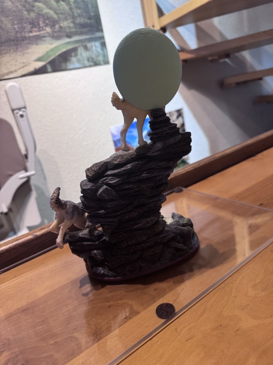 Figuren: Wolfskulpture min intergrierter uhr – Gebraucht aus Oberlunkhofen von cwa_qc7v 1