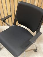 Chaise de bureau avec roulettes 