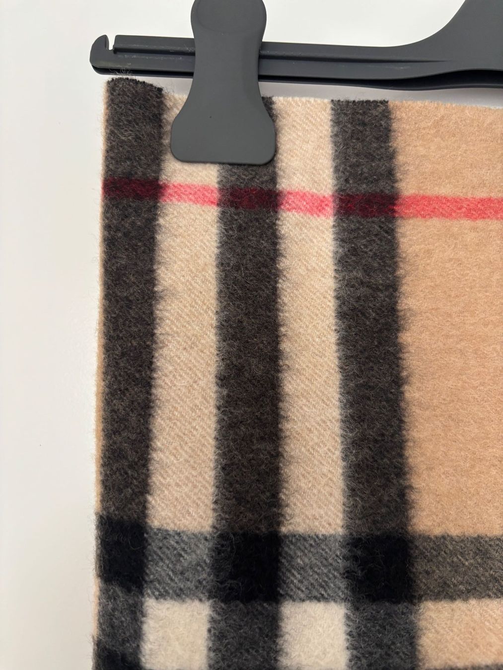 Burberry Foulard & Sciarpe: BURBERRY  Kashmir Rundhalsschal 70x30cm – Usato da Herrliberg venduto da mayfi 2