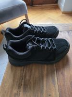 Skechers homme, pointure 44, noir, parfait pour l'automne!