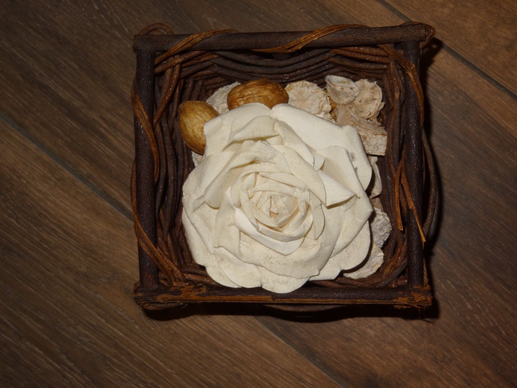 Tutte le decorazioni: Déco panier en bois avec rose décorative – Usato da Satigny venduto da salvatore73 1