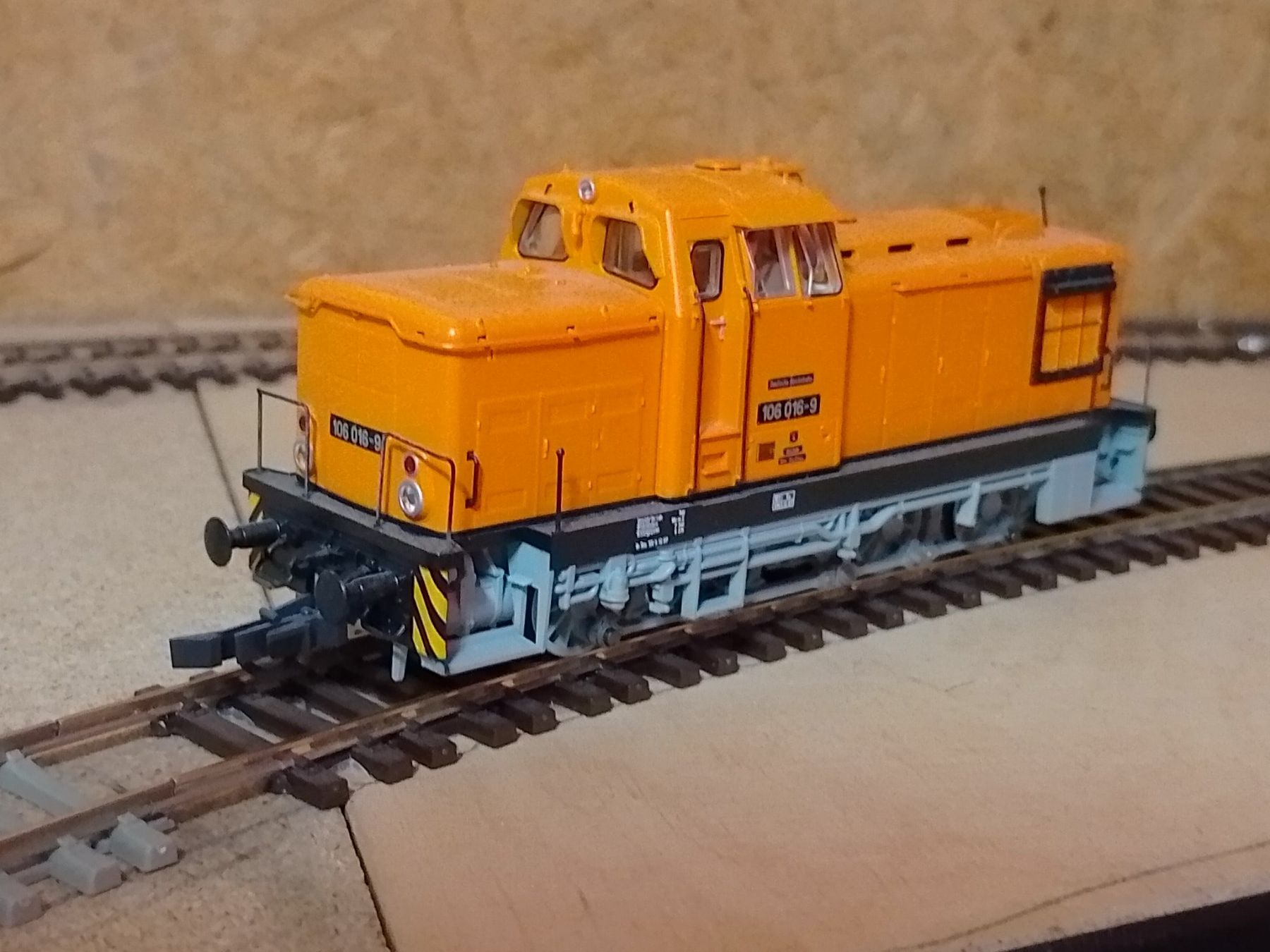 Roco Modelleisenbahnen: Roco DR V60 H0 DCC mit Sound – Gebraucht aus Herrenschwanden von Kaethinti 5
