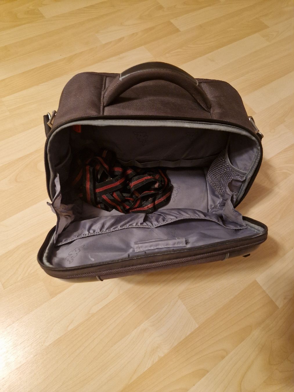 Kappa Valigie: Kleine Reisetasche / Beautycase – Usato da Aarburg venduto da augenschmaus8 1