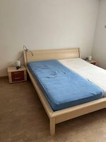 Doppelbett mit Nachttisch 