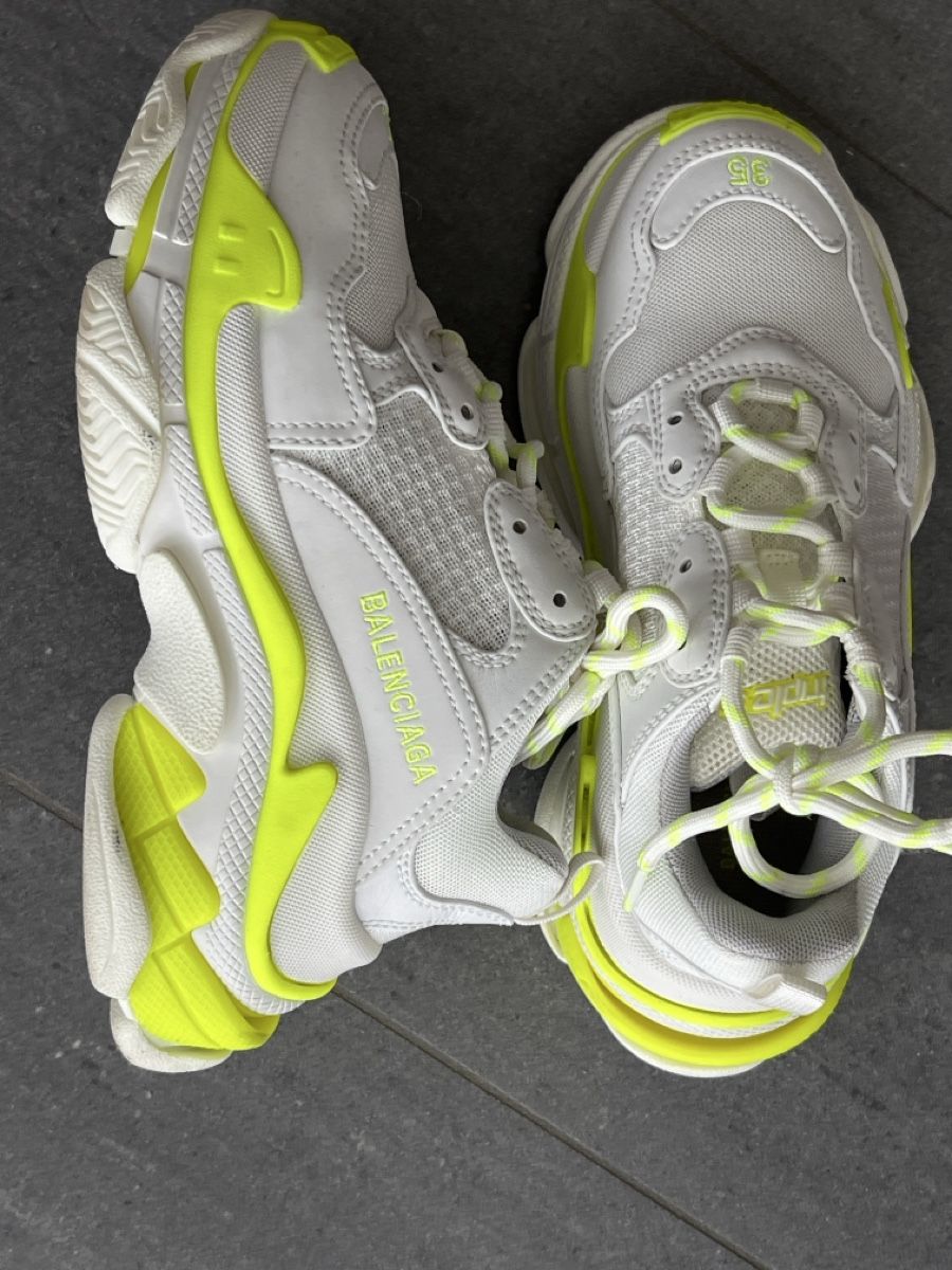 Balenciaga Damenschuhe: Balenciaga Triple S Sneaker – Neu (gemäss Beschreibung) aus Kriens von ras_6vrn 1