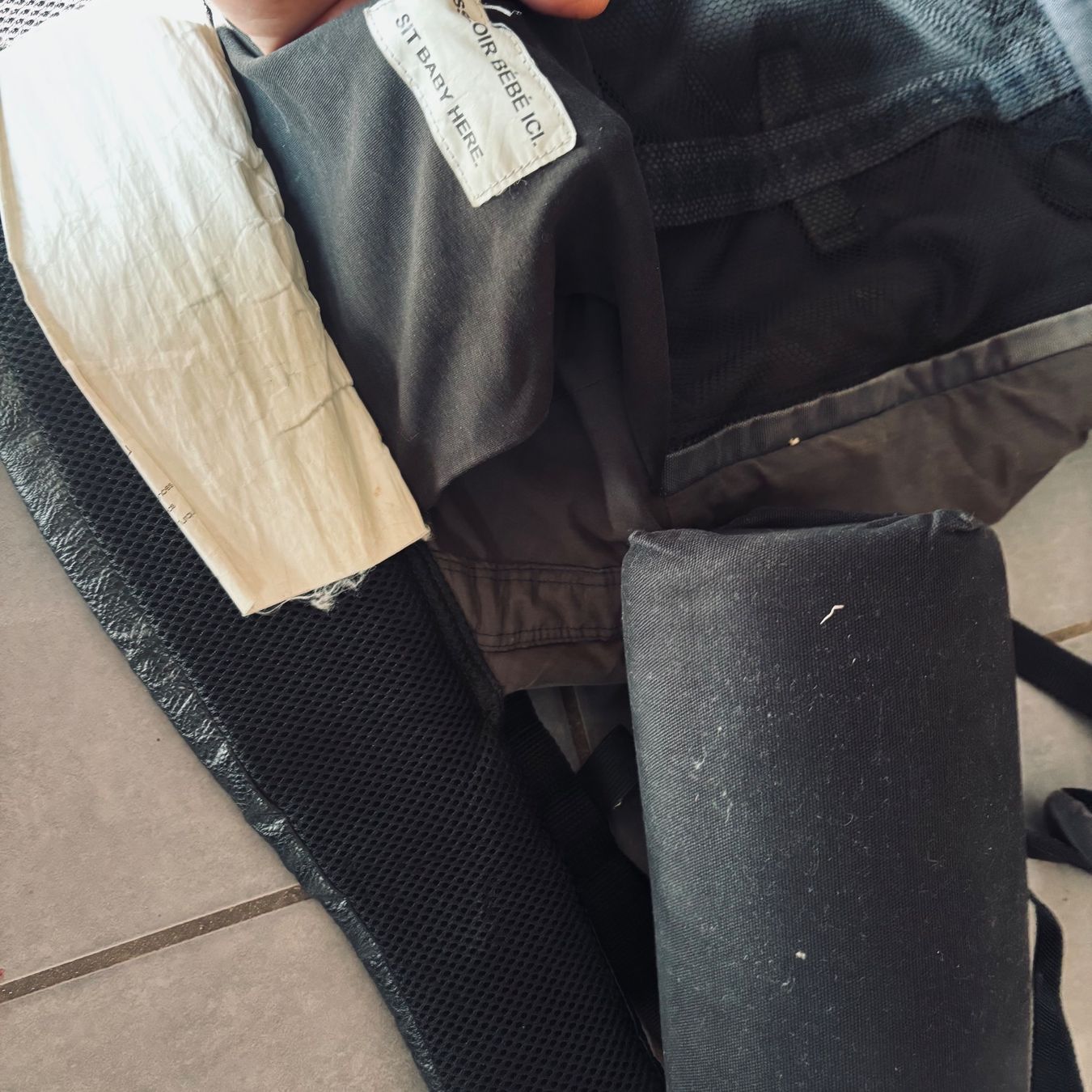 Marsupi portabebè: Porte-bébé Je porte mon bébé PhysioCarrier gris – Usato da Lajoux JU venduto da plise 3