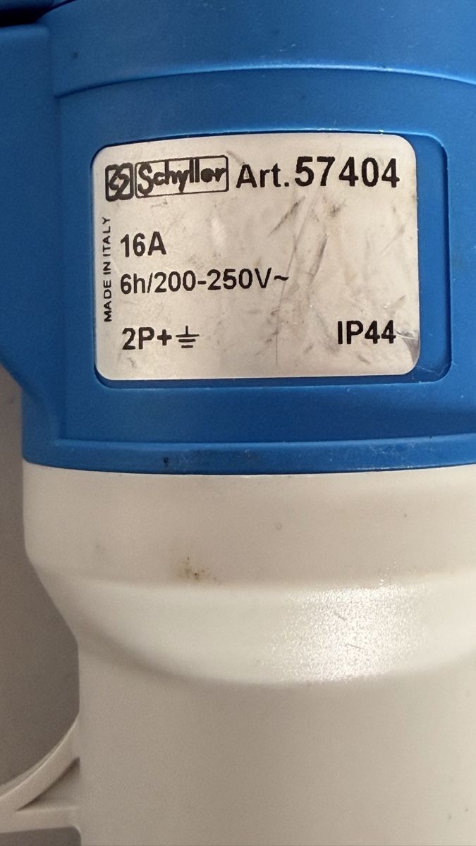 Cavi: Adapterkabel CEE 16A Schweizer Stecker 10A – Usato da Meikirch venduto da Konkursverwertung 1