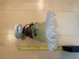 Antike Deckenlampe mit Glasschirm und Fassung 