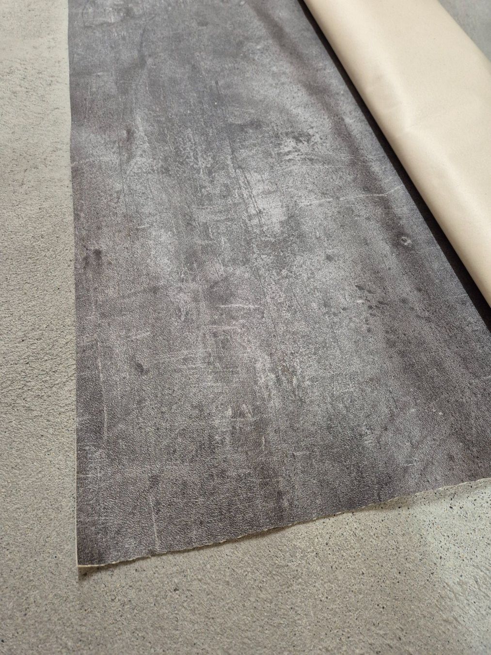 Rivestimenti per pavimenti: Vinylboden 2 x 3m Anthrazit Beton-Marmor Optik – Usato da Solothurn venduto da Officialjoshua