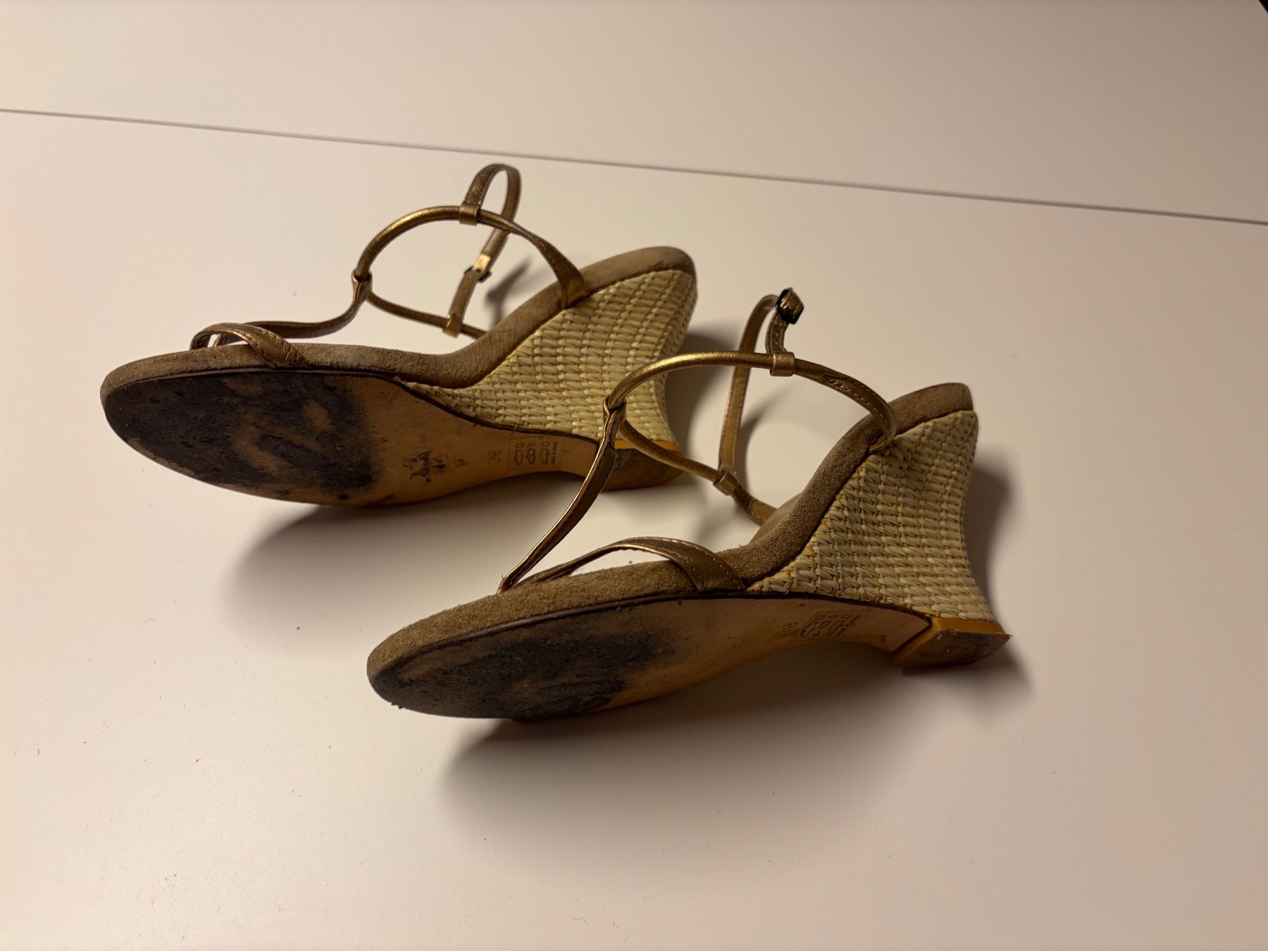 Scarpe da donna: Sandales compensées dorées femme taille 38 usagées – Usato da Vallamand venduto da rom_z7q6 3