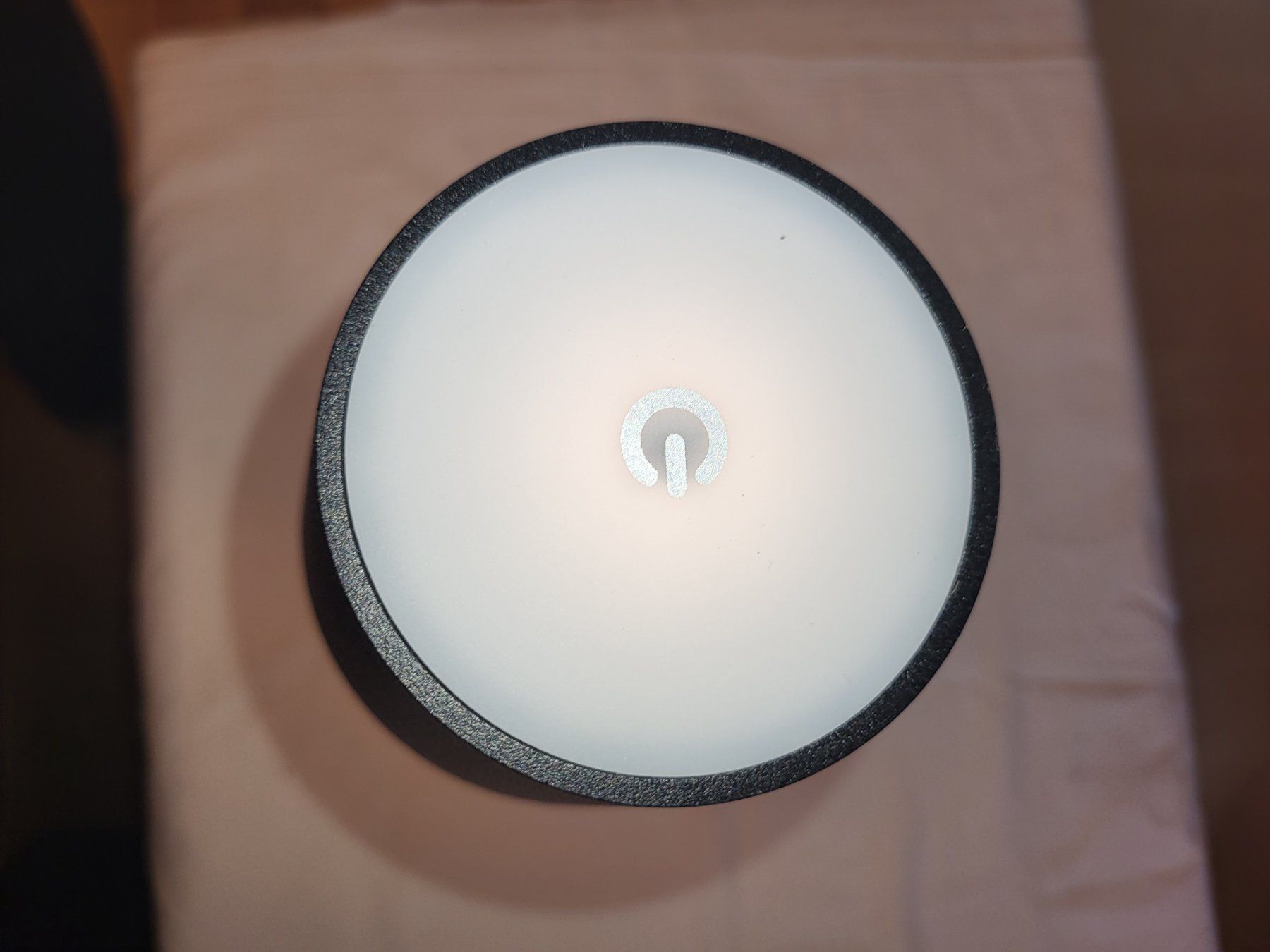 Lampade: Tischlampe mit LED, aufladbar – Usato da Guggisberg venduto da Aegertenlehn