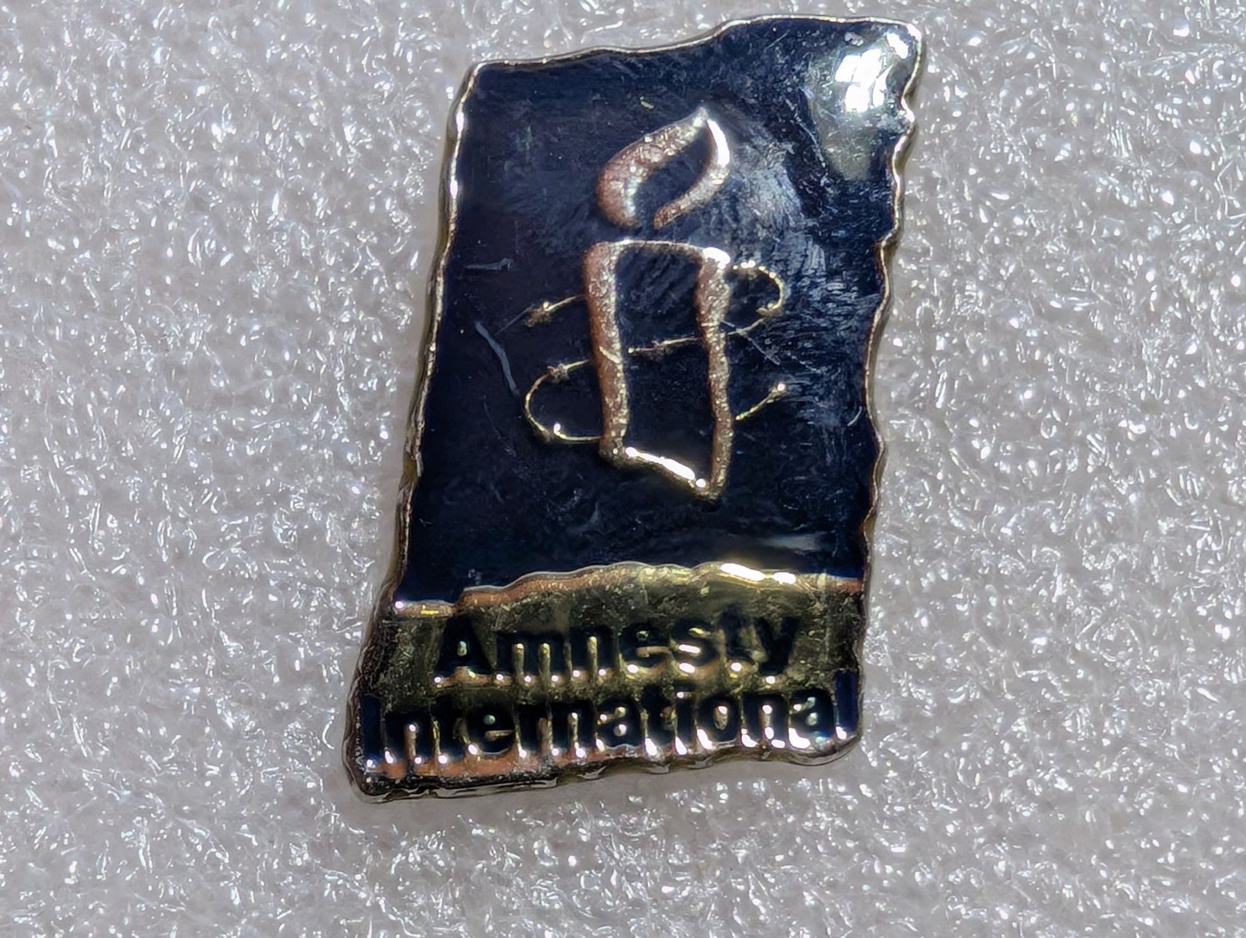 Placchette & Badge: Ansteckpin 256: Amnesty – Usato da Oppligen venduto da Pin-Fall-Shop