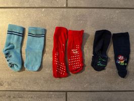 3 Paar Jungen Socken Gr. 15–18 9 cm Antirutsch
