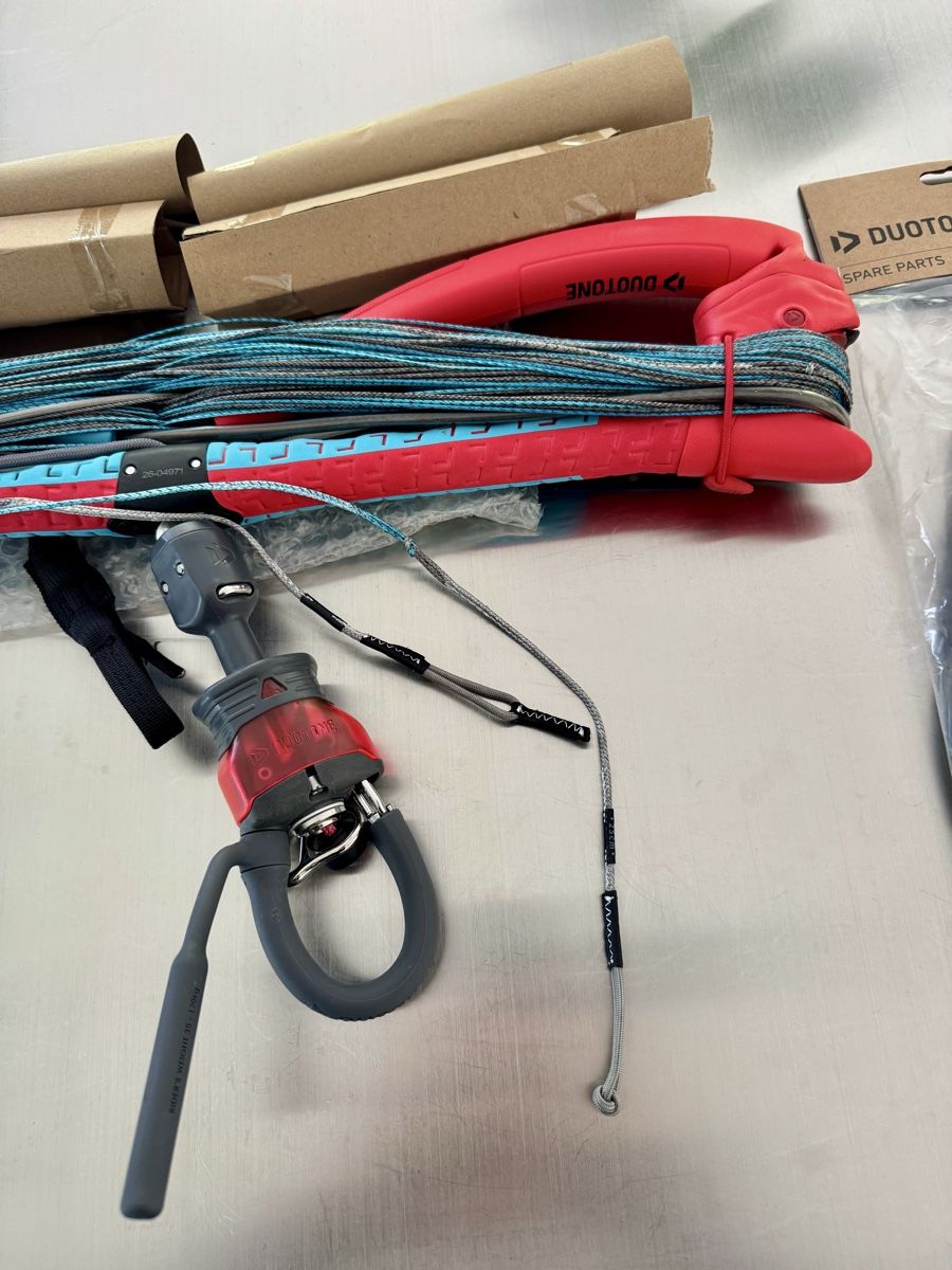Duotone Aquilone: Duotone Trust Bar Quad Control 2026 - M - Freeride – Nuovo (secondo la descrizione) da Vandoeuvres venduto da mathdriving 4