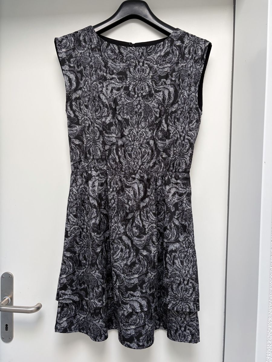 Robes: Kleid Gr. 38 gemustert – D'occasion à Pfungen par era_fnc2