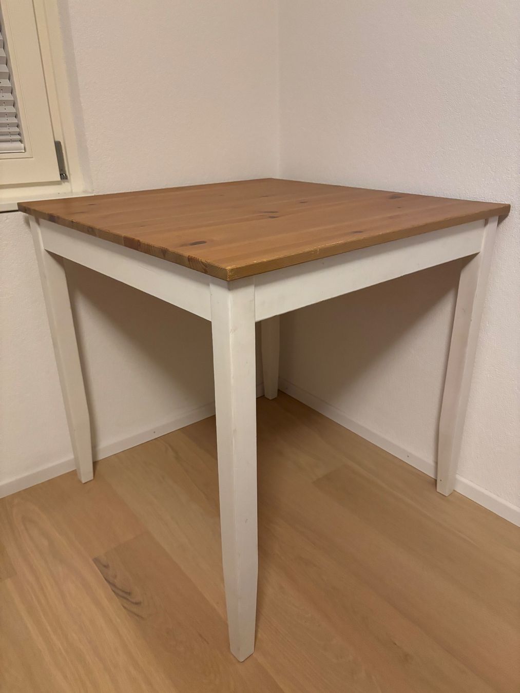 Ikea Tables: Esstisch von Ikea, 74x74 cm – D'occasion à Frenkendorf par Aero95
