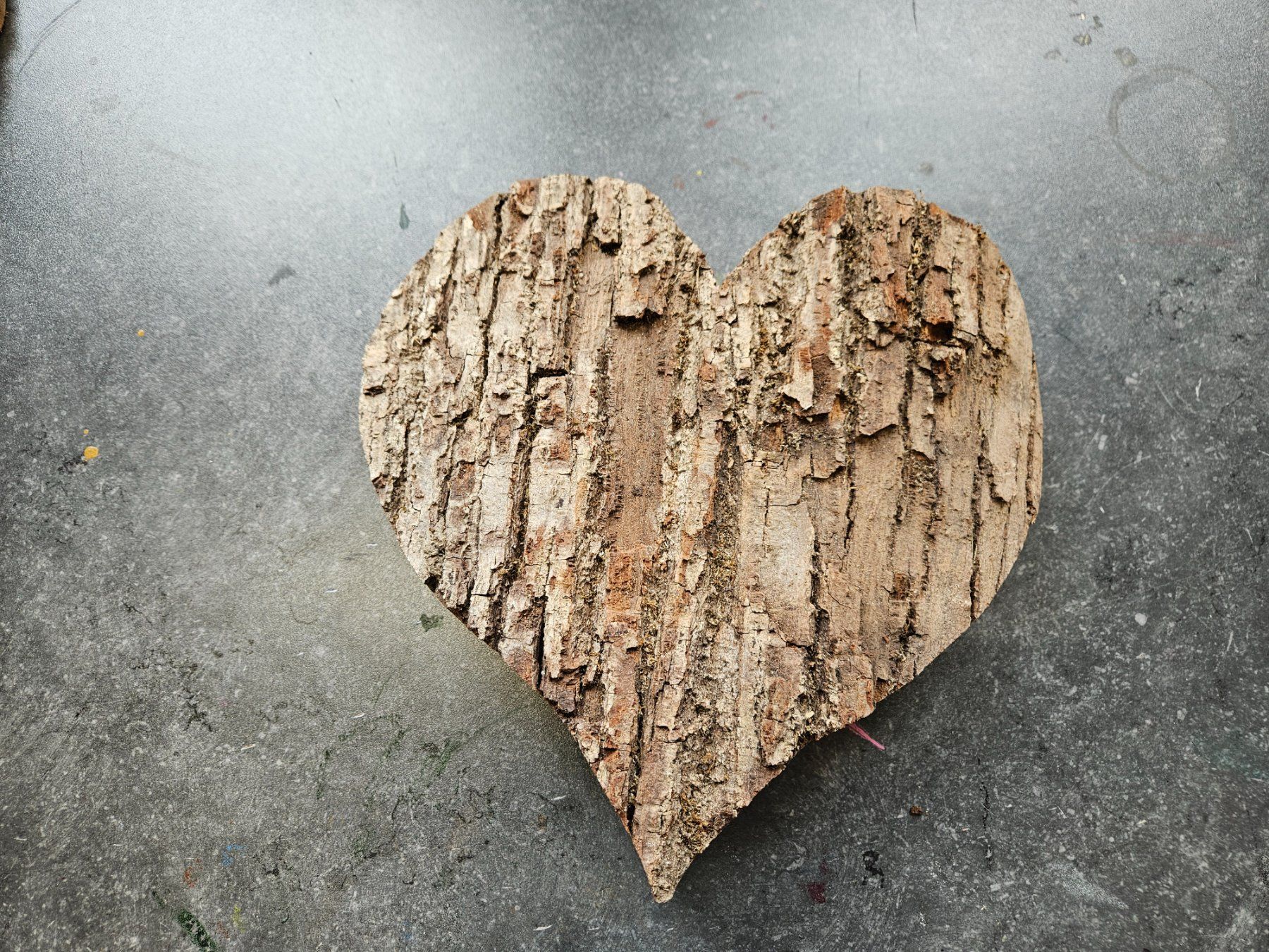 Tutte le decorazioni: Linden Holz Dekoherzen mit Rinde – Nuovo (secondo la descrizione) da Schangnau venduto da Egliholzbildhauerei 1