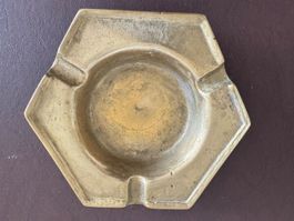 Aschenbecher sechseckig Messing patina guter Zustand