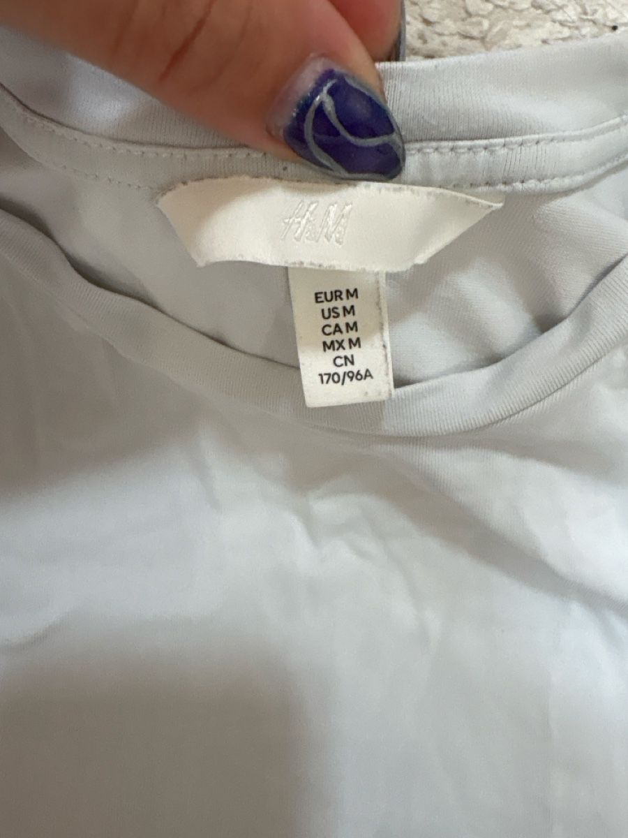 H&M T-shirts: Langarm shirt von H&M – D'occasion à Winterthur par Stupu7hs 1