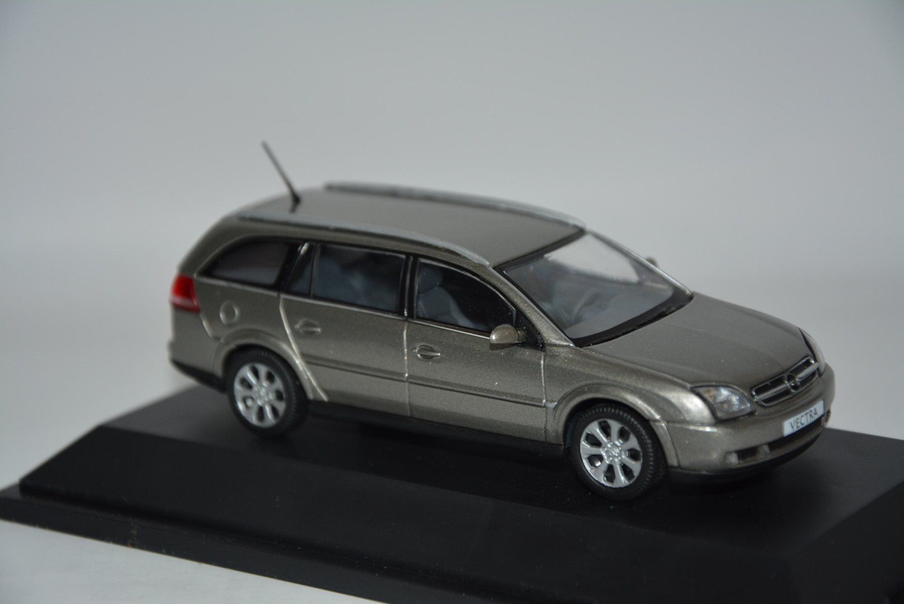 Opel Modellini d'auto: Opel Vectra Caravan , Schuco , 1:43 – Nuovo e nell'imballaggio originale da Goldach venduto da Feivel9 4