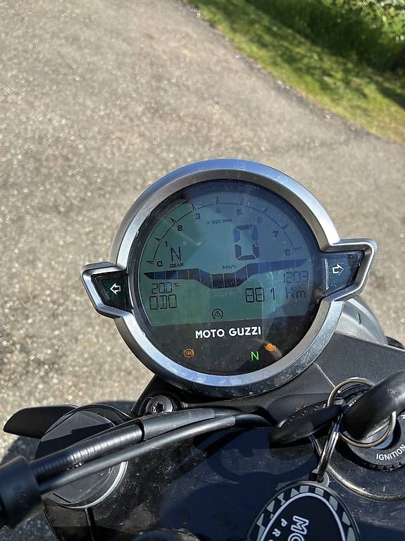Strada: Moto Guzzi V7 Stone 850cc – Usato da Onnens FR venduto da fed_d2g2 1