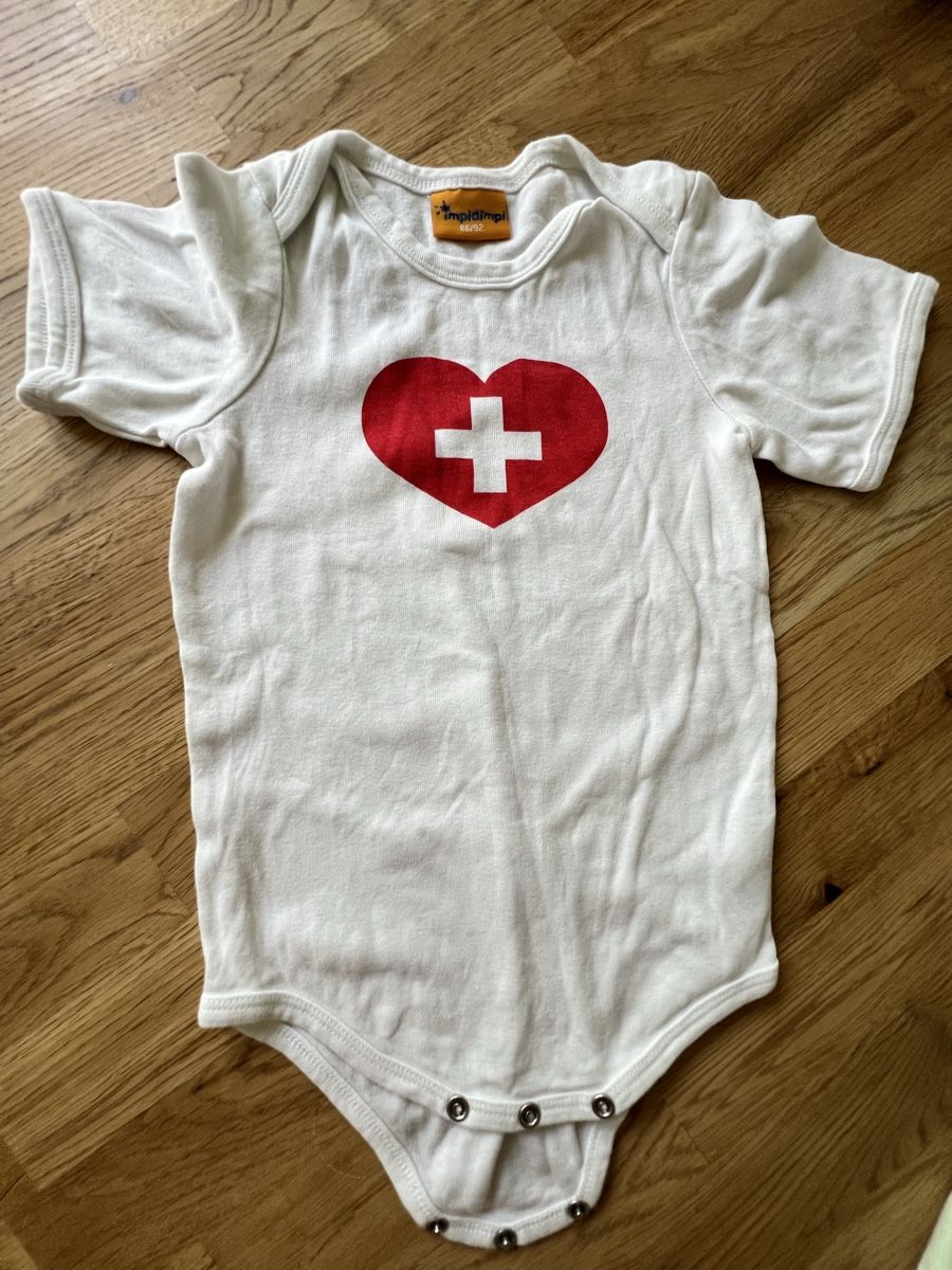 Lotti & Set di vestiti: 6 Bodies Kurzarm und Langarm 86/92 – Usato da Zollikerberg venduto da Huglina 2