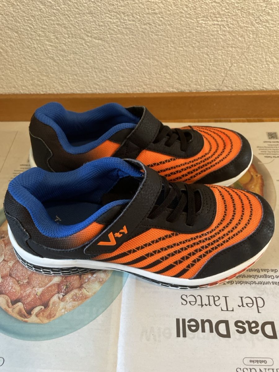 Dosenbach Scarpe per ragazzi: Kinder Turnschuhe, Grösse 36, Orange-Schwarz – Usato da Zürich venduto da Hikaru07Japan 2