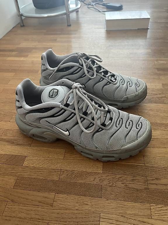 Scarpe da uomo: Nike Air Max Plus Grau, Gr. 44 – Usato da Balgach venduto da Baum7777