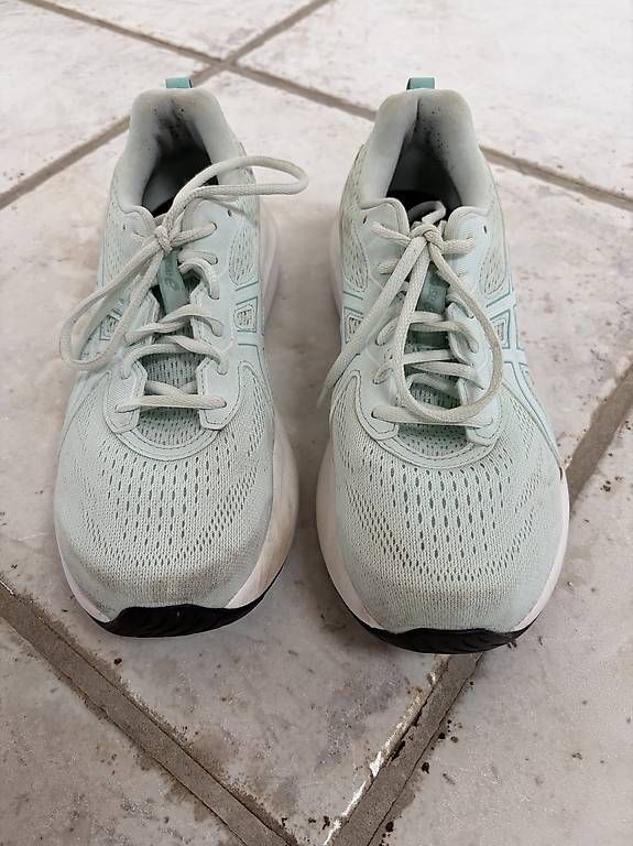 Chaussures femmes: ASICS Ortholite Damen Gr. 42 – D'occasion à Schönenberg ZH par Helicase 3