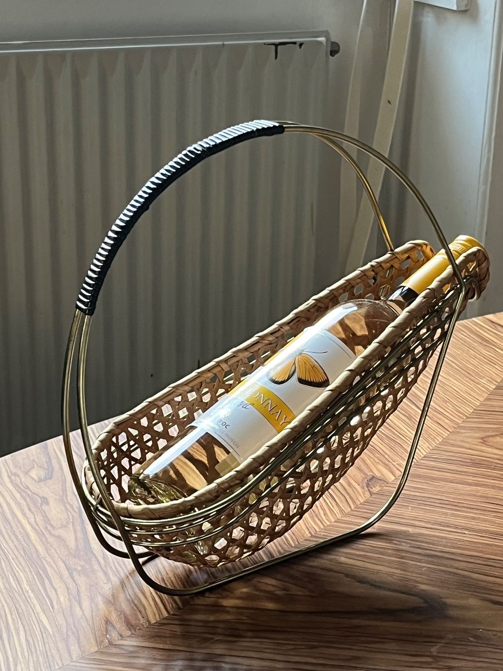 Portabottiglie: Mid Century Design Flaschenhalter Weinständer mit Geflecht – Usato da Basel venduto da Smermor 4