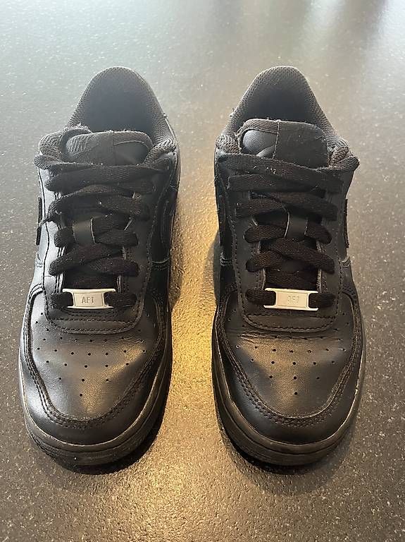 Chaussures garçon: Nike Air force one enfant taille 35 – D'occasion à Vufflens-la-Ville par floschlier
