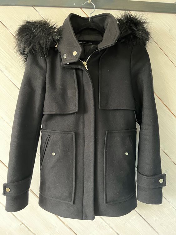 Manteau d hiver Zara noir avec capuche en fourrure Acheter sur Ricardo