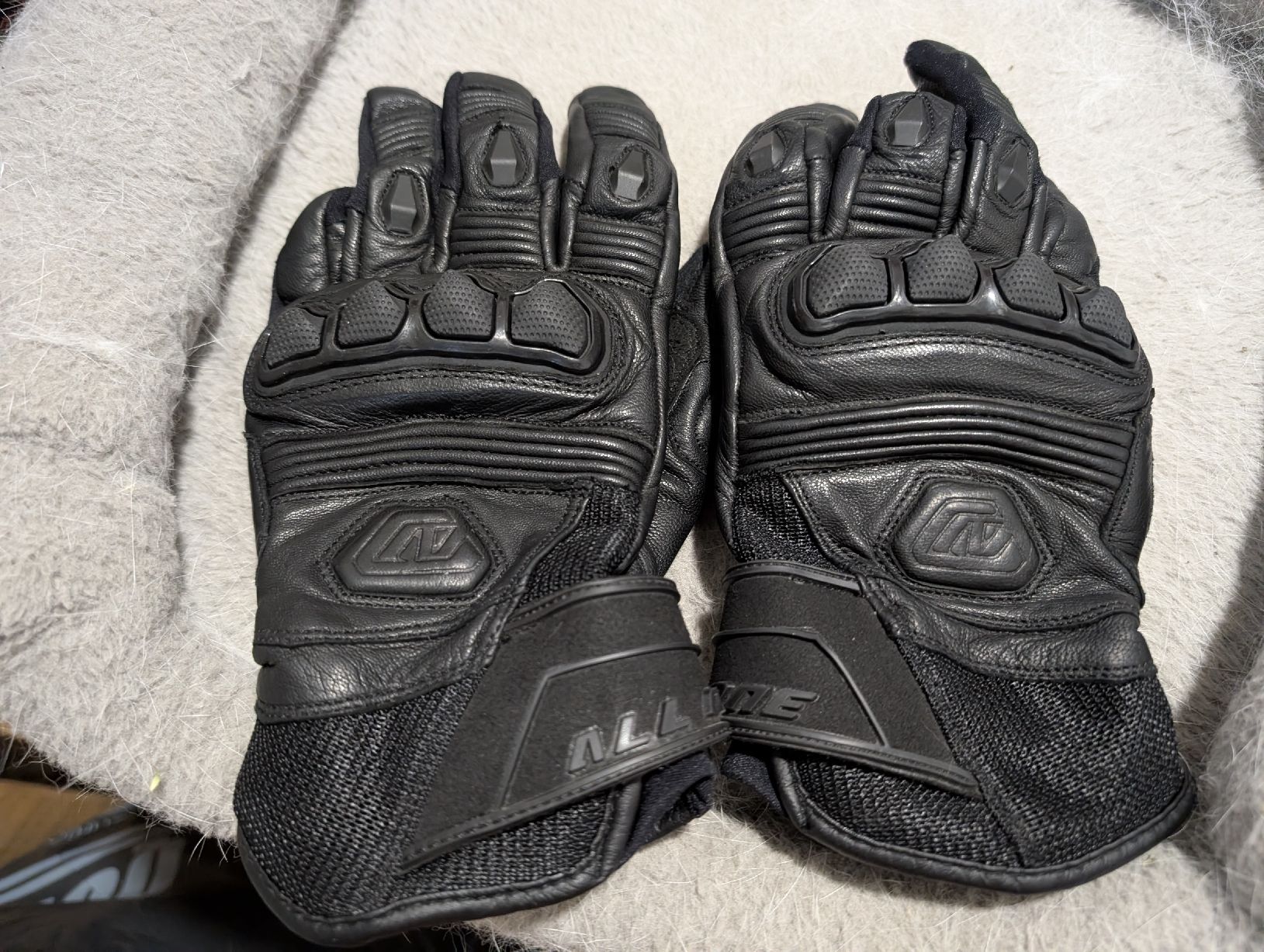 Gants & mitaines : Gants Moto – D'occasion à Bernex par Natalys