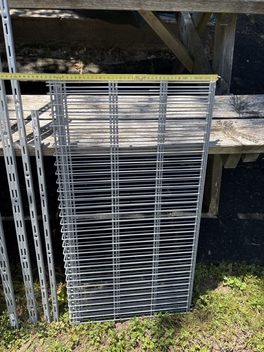 Scaffali: Metallgestell hängend Wand – Usato da Bubikon venduto da Thebasi 2