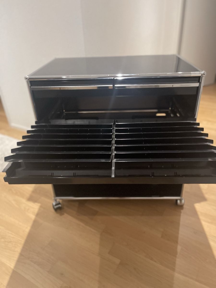 USM Banconi: USM Sideboard Büro  – Nuovo (secondo la descrizione) da Schachen LU venduto da reto.ponti 5