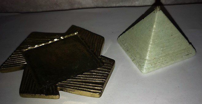 Portacandele: Kerzenplatte mit Pyramiden Kerze Jesch – Nuovo (secondo la descrizione) da Lutzenberg venduto da Pinschi01 2