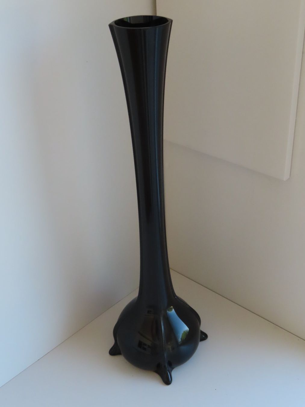 Vasen & Gefässe: Schwarze Boden-Blumenvase Vintage – Gebraucht aus Reinach BL von WBZ-Flohmarkt 1