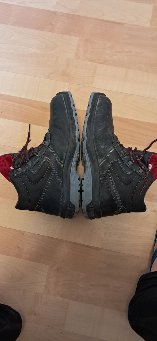 Scarpe da uomo: Arbeitsschuhe Gr. 40 robust, gebraucht, gute Sohle – Usato da Herisau venduto da pan_5fvj 2