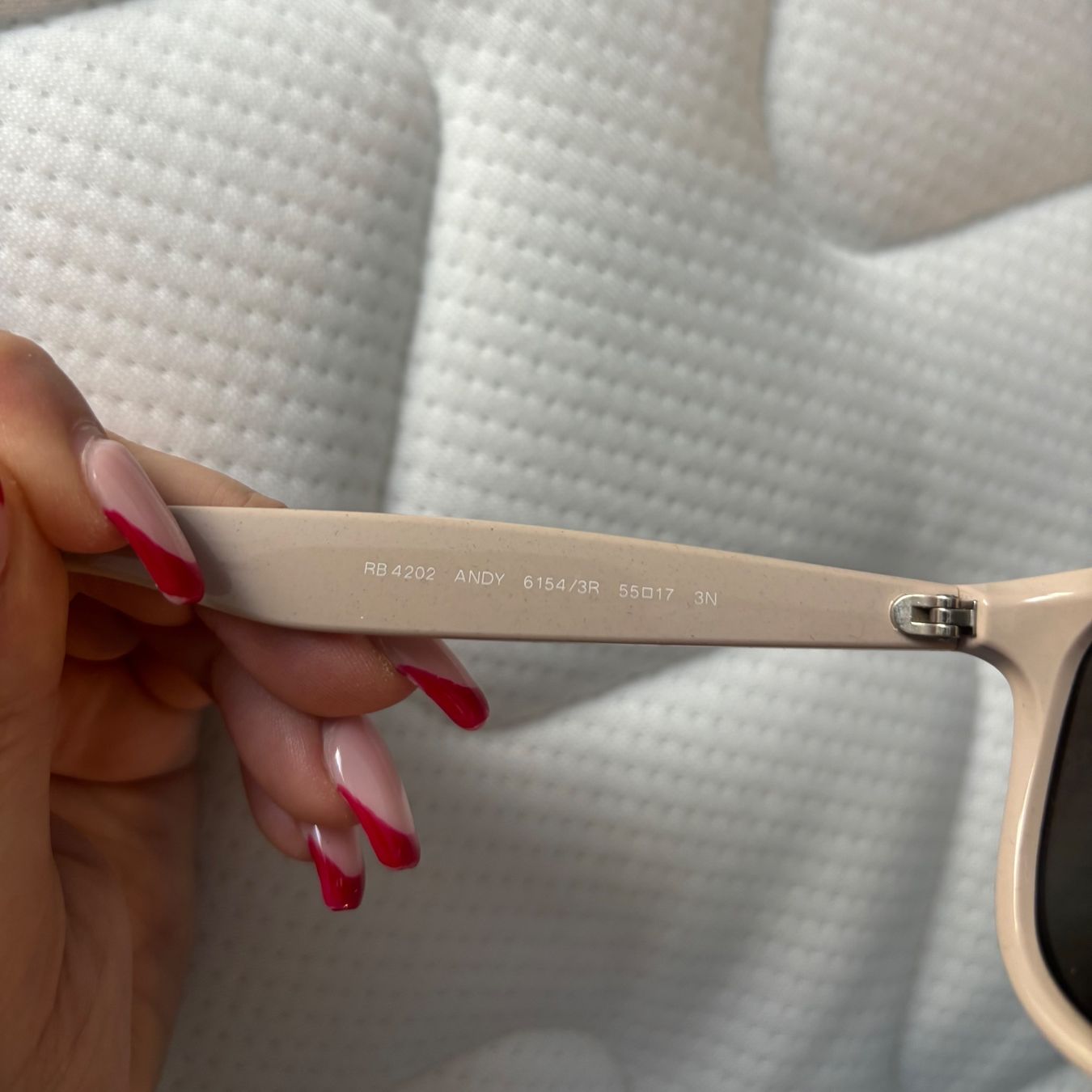 Ray-Ban Occhiali & Lenti: Ray-Ban Sonnenbrille hellbeige/weiss – Usato da Staufen venduto da sarinaluescher 3