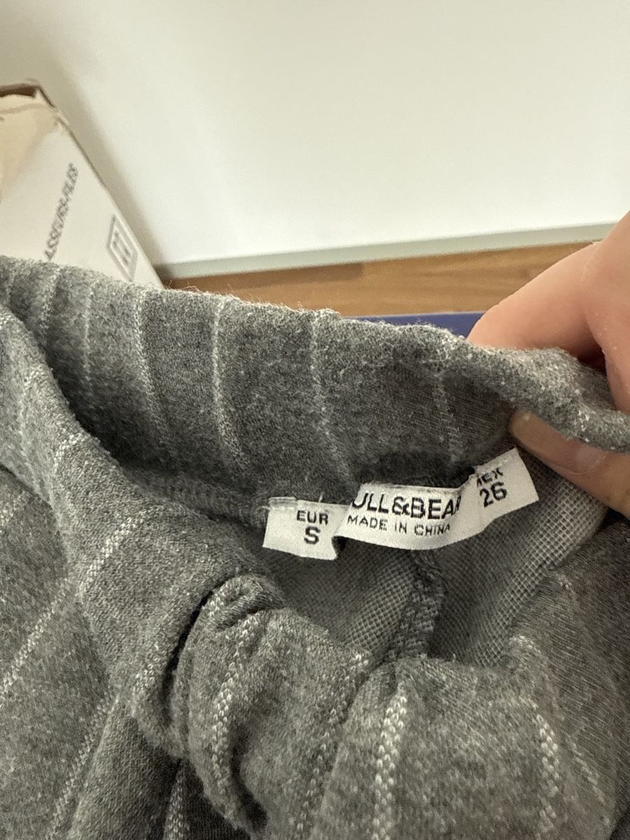Pull&Bear Pantaloni: Pull&Bear Hose, Grösse S, grau gestreift – Usato da Zürich venduto da bia_6kmj 3