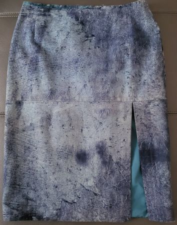Jupe crayon en daim, taille 34.