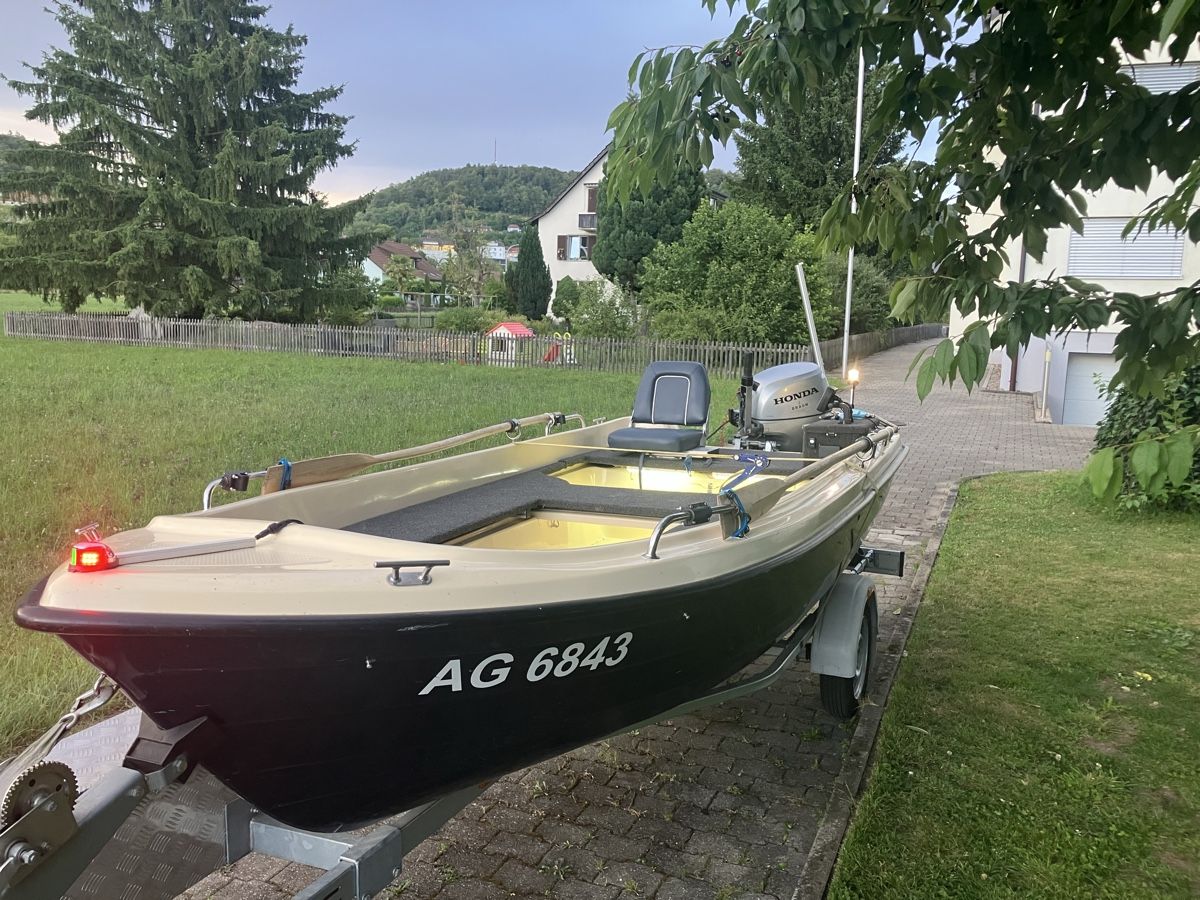 Barche: Motorboot mit Anhänger – Difettoso da Full-Reuenthal venduto da oli21oli