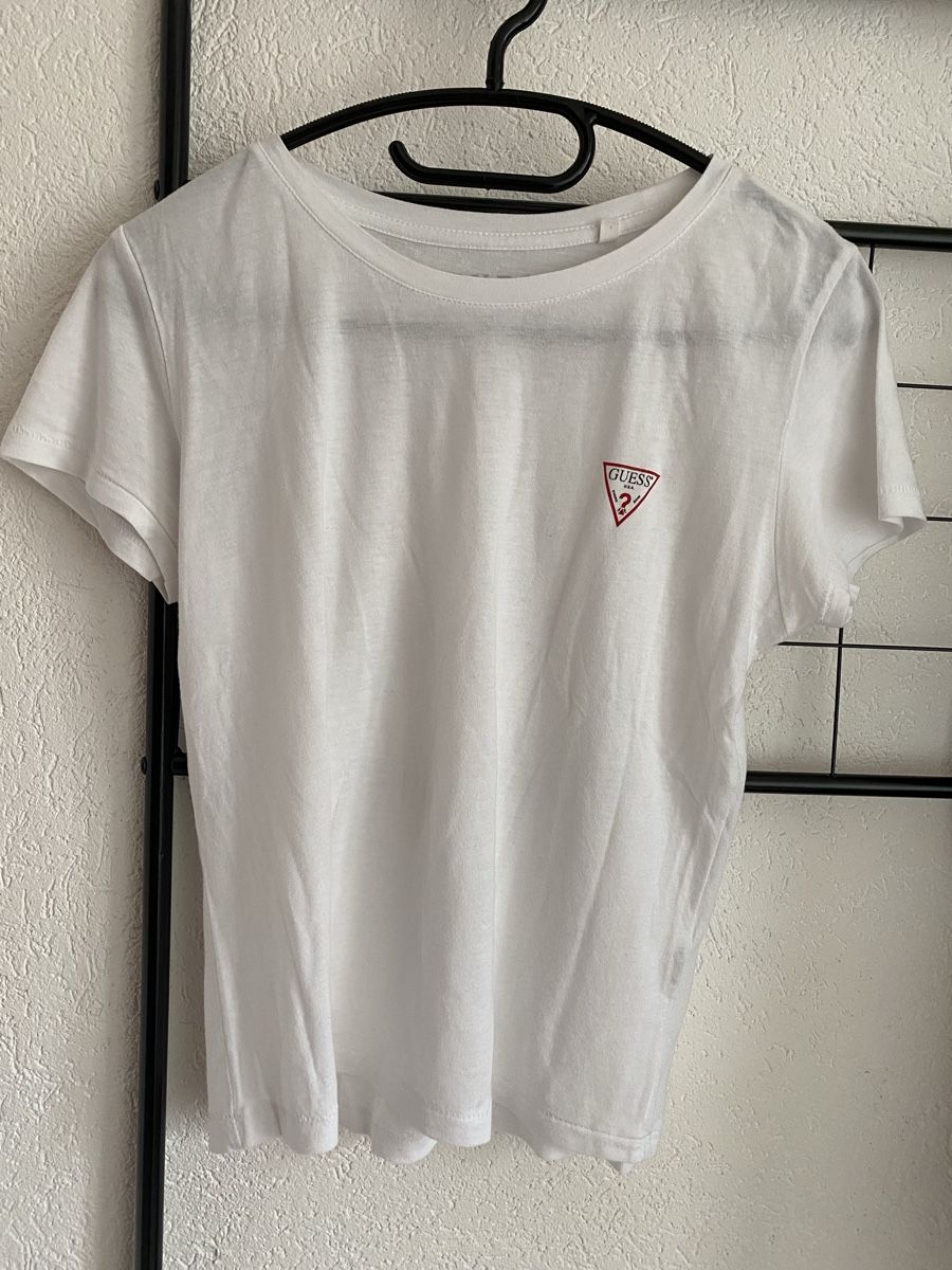 Guess T-Shirts: T-shirt blanc Guess – Gebraucht aus Essertines-Yverdon von Alice977