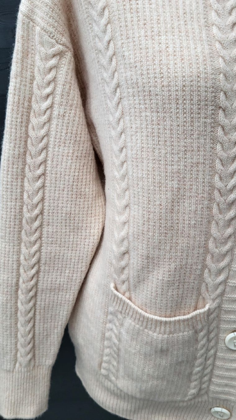 Pulls & Sweat-shirts: Cardigan chaud – Neuf avec emballage d'origine à Fribourg par VictoriaShop7 5