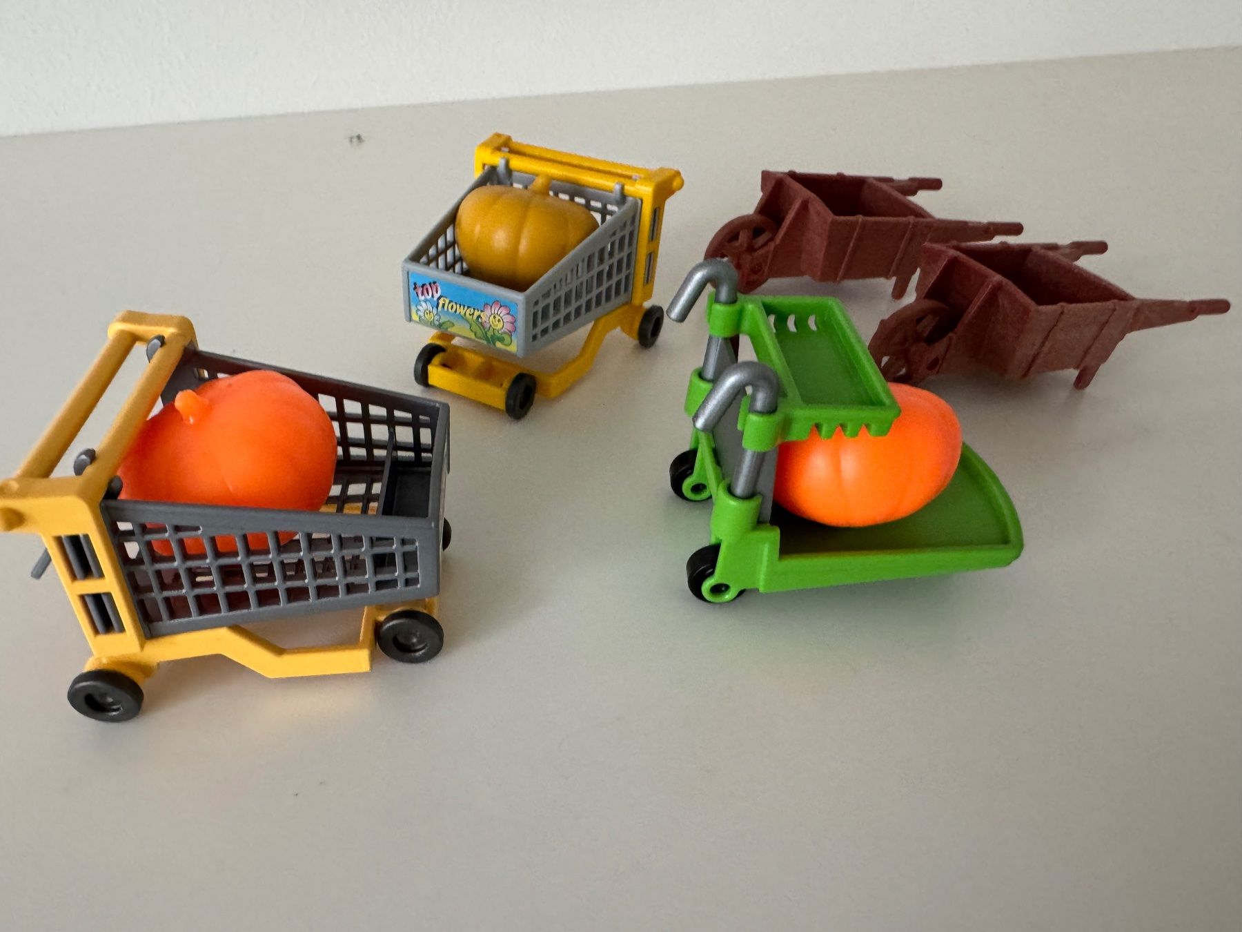 Playmobil Giocattoli: Playmobil - 5 Wägelchen – Usato da Winterthur venduto da Arma3