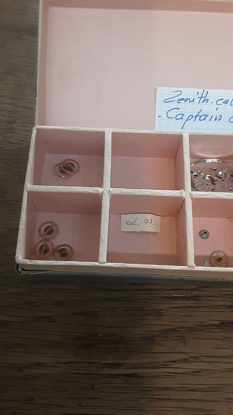 Zenith Montres: fournitures ZÉNITH.   CAPTAIN CALIBRE 71. – D'occasion à Neuchâtel par wyl_zxp8 1
