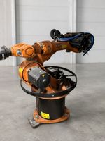 KUKA Roboter KR C2 mit Bedienpanel und Kabeln, guter Zustand