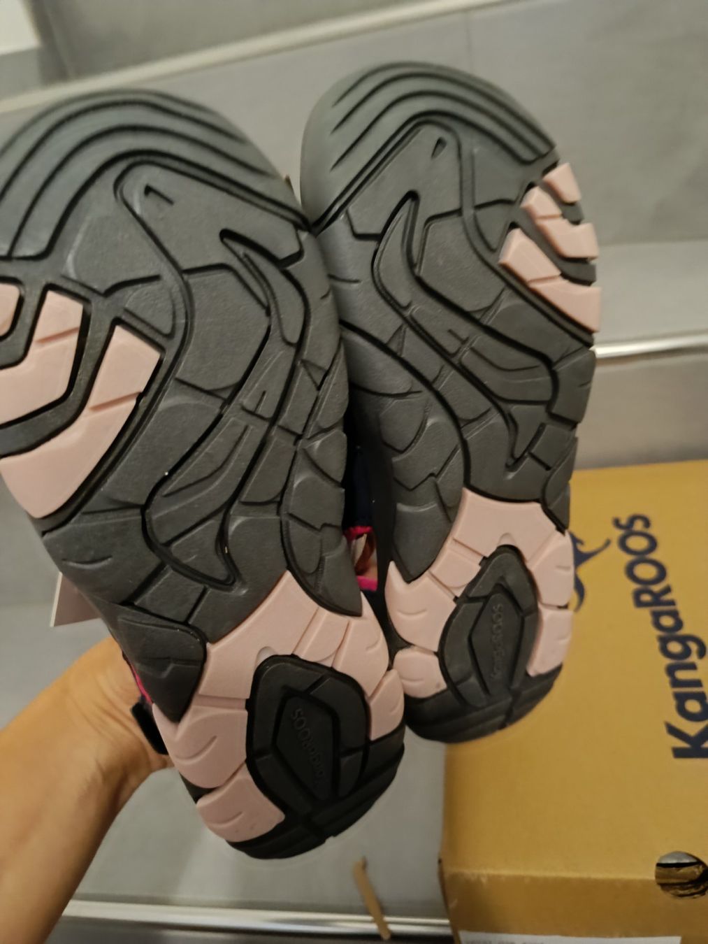 Chaussures filles: Neue Kangaroos Trekkingsandale 33 – Neuf avec emballage d'origine à Wohlen AG par Fabe3 1