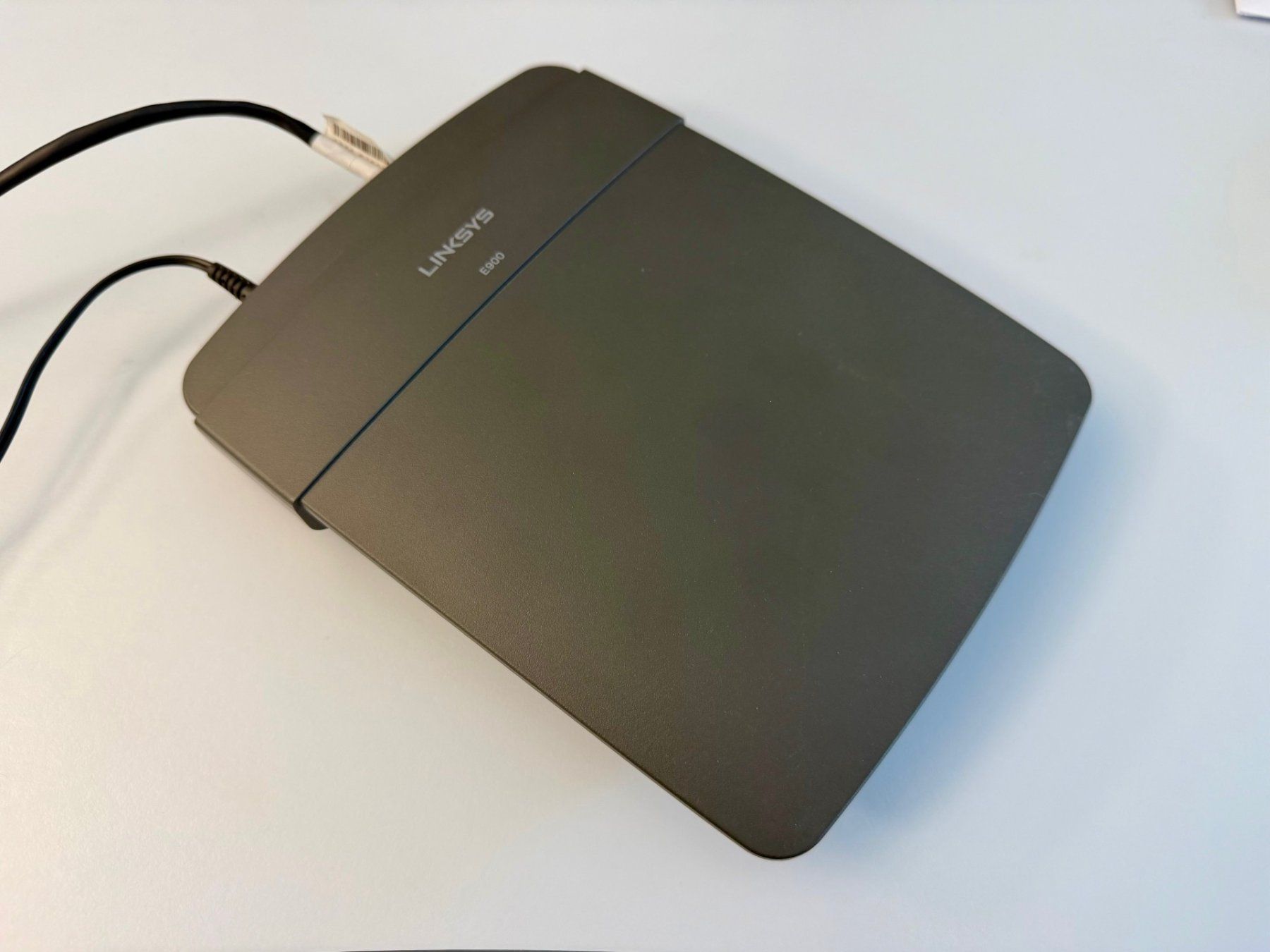 Linksys Modem & Router: Linksys E900 WiFi 4 Wireless-N-Router – Usato da Einigen venduto da Medicom-Pharma